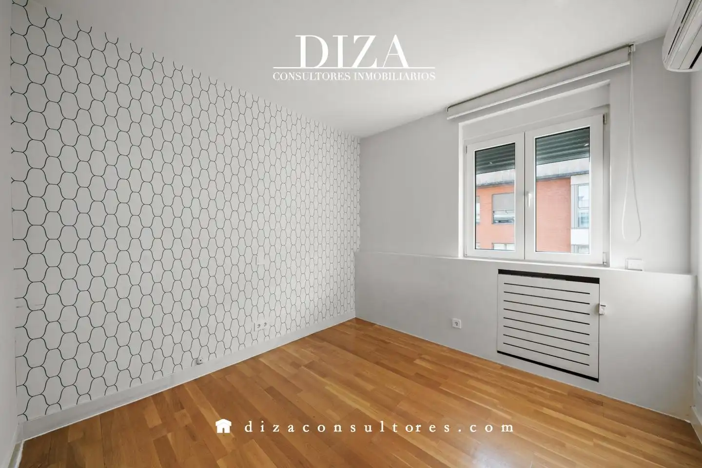 Schlafzimmer von Wohnung zur Miete in Madrid mit Klimaanlage, Heizung und Balkon