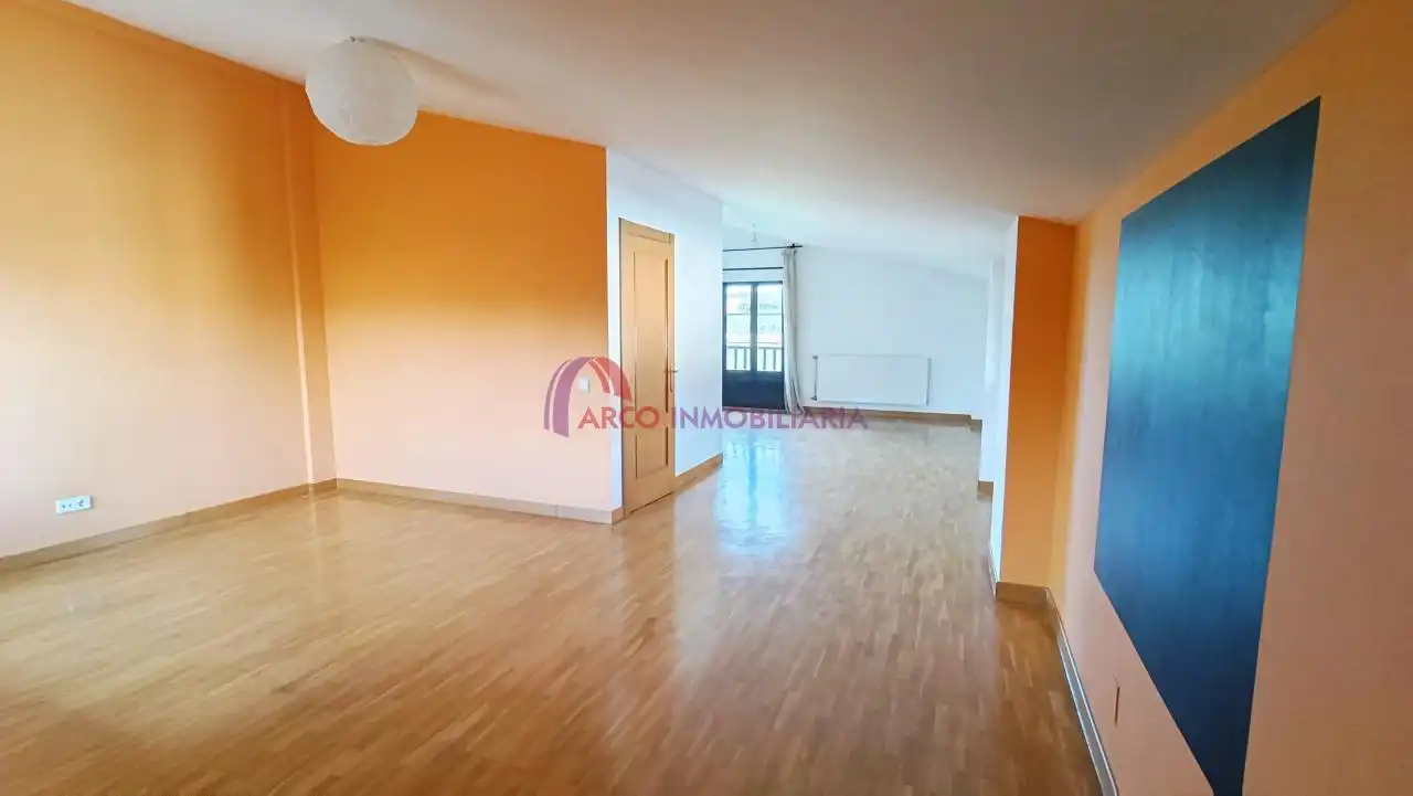 Wohnzimmer von Einfamilien-Reihenhaus zum Verkauf in Cardeñadijo mit Heizung, Privatgarten und Terrasse