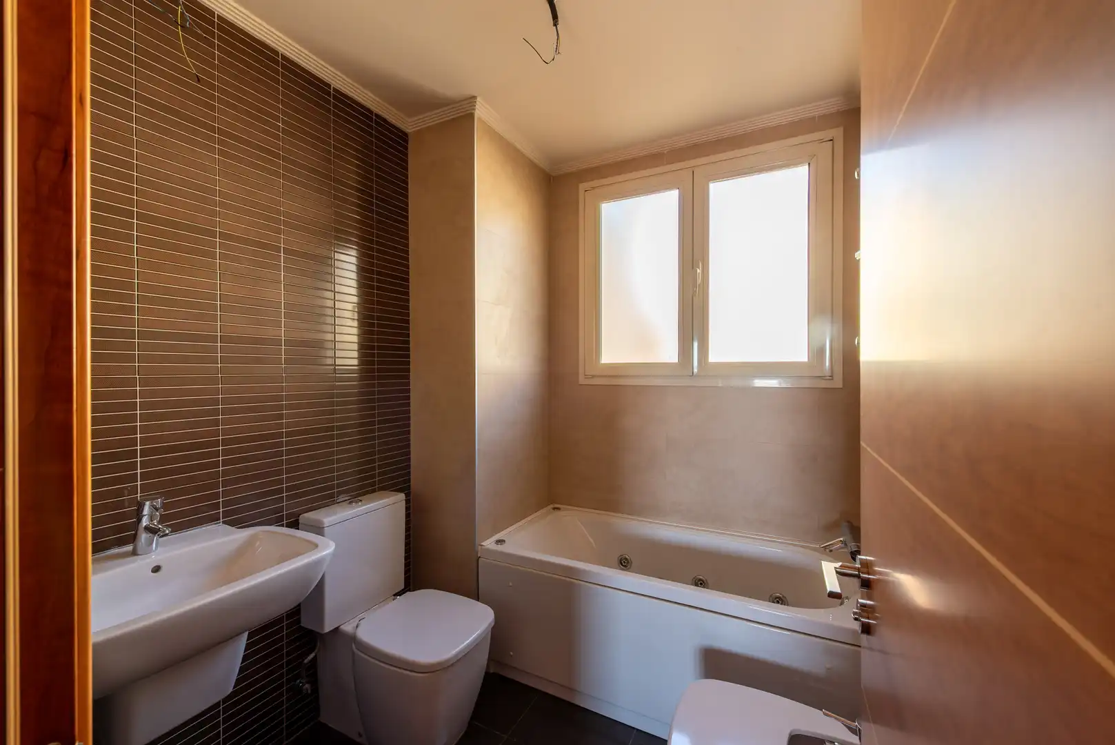 Bathroom of Attic for sale in Sevilla  with Air Conditioner, Heating and Parquet flooring