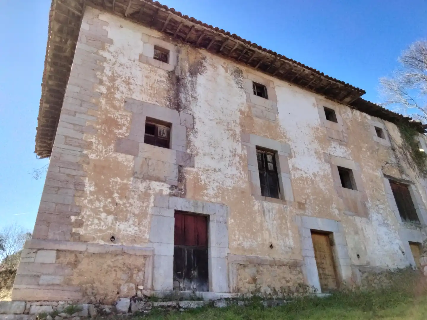 Gebäude zum Verkauf in Lugar Villar, Onís