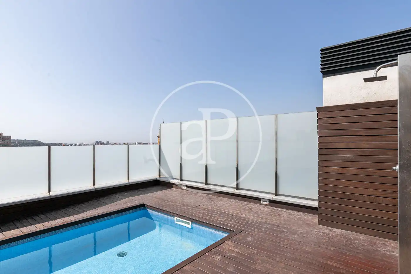 Swimming pool of Flat for sale in Barcelona  with Air Conditioner, Heating and Storage room