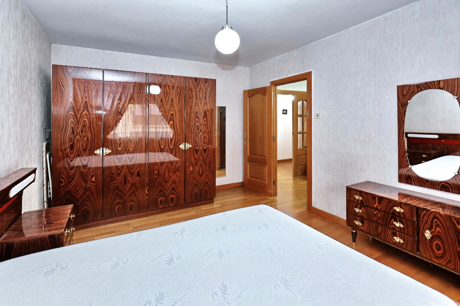 Dormitori de Pis en venda en  Barcelona Capital amb Parquet, Terrassa i Moblat