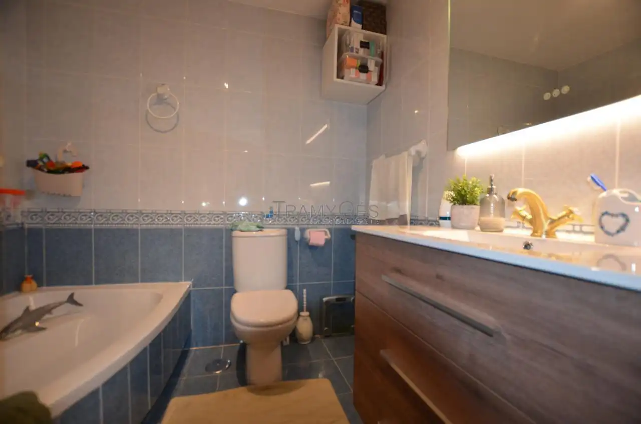 Baño de Piso en venta en Tomiño con Calefacción y Trastero