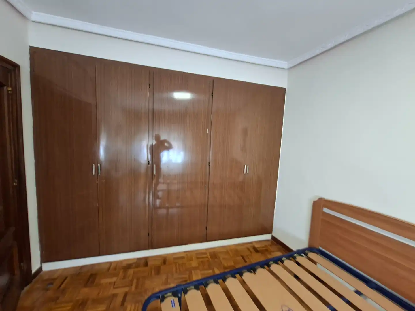 Dormitori de Pis de lloguer en Avilés amb Calefacció, Parquet i Moblat