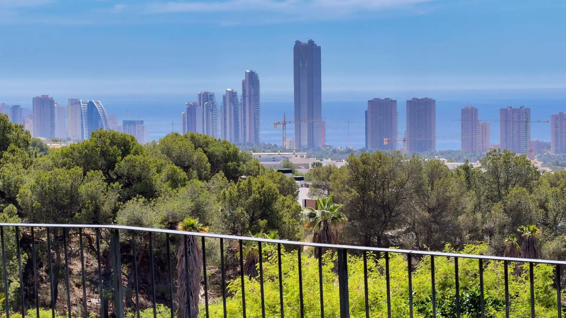 Vista exterior de Casa adosada en venta en Finestrat con Aire acondicionado, Jardín privado y Terraza