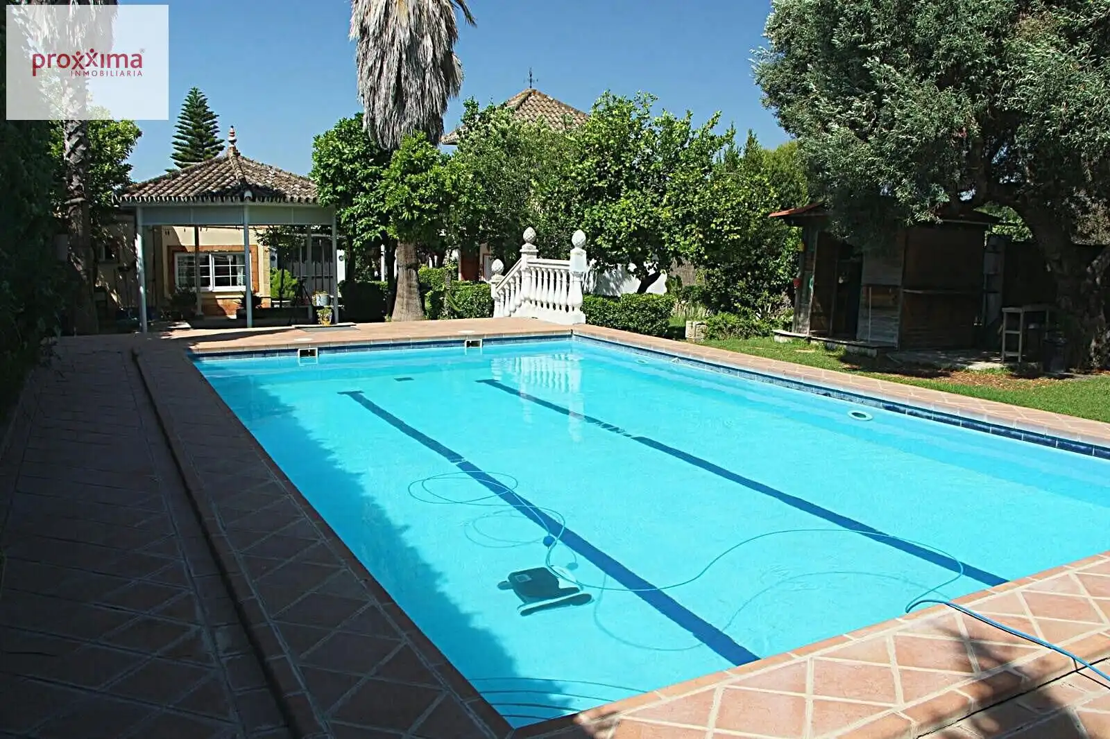 Piscina de Casa o xalet en venda en Dos Hermanas amb Aire condicionat, Jardí privat i Terrassa