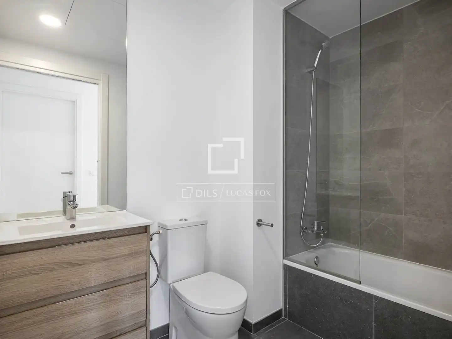 Badezimmer von Wohnung zur Miete in Sant Adrià de Besòs mit Klimaanlage, Heizung und Terrasse