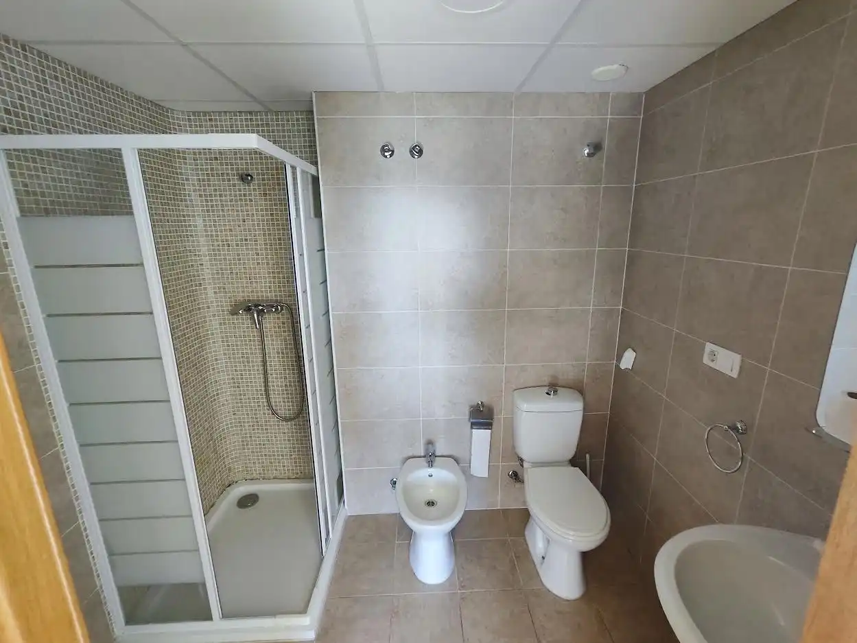 Bathroom of Flat for rent in Castellón de la Plana / Castelló de la Plana  with Storage room, Furnished and Oven