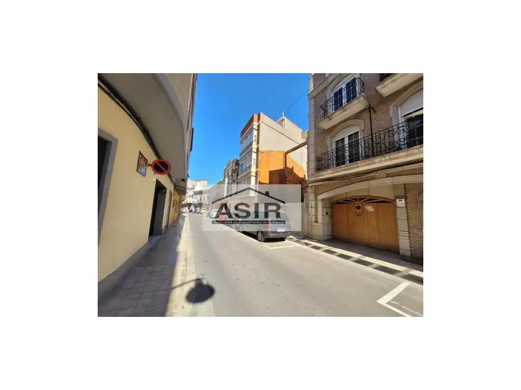 Individual for sale in Casc Urbà, imagen 3