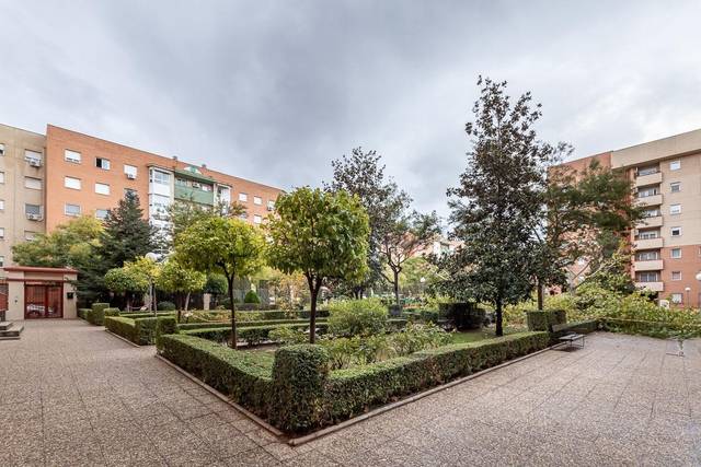 Piso en Venta en Calle PADRE CLARET en Joaquina Eguaras