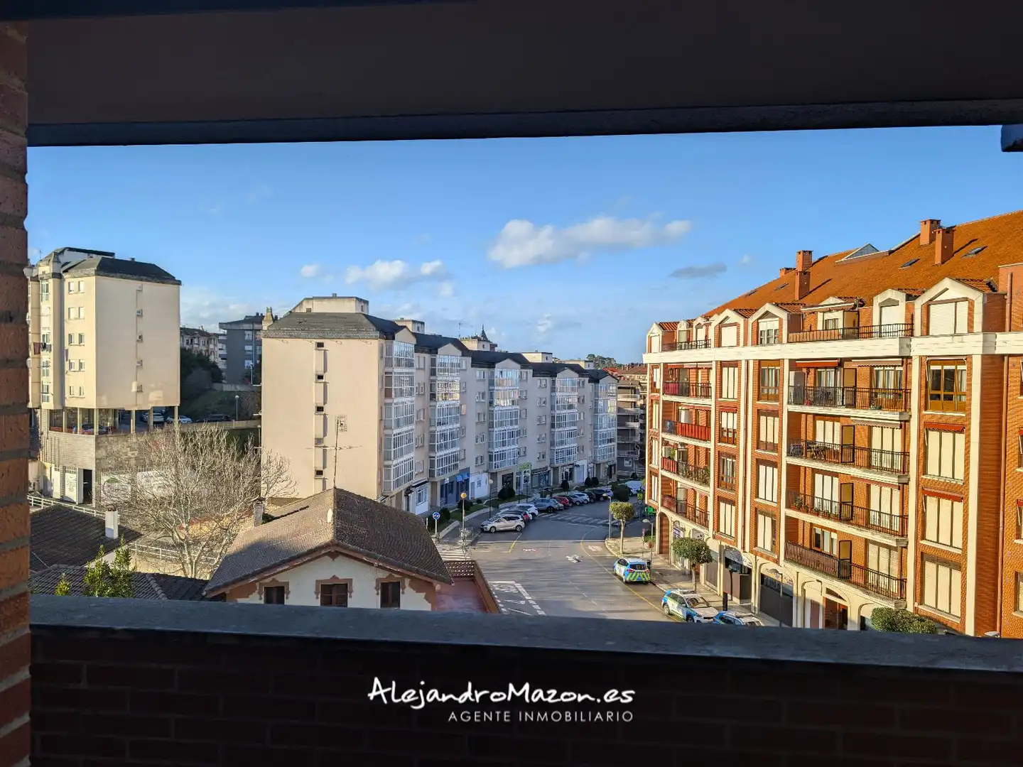 Vista exterior de Piso en venta en Castro-Urdiales con Calefacción, Parquet y Terraza