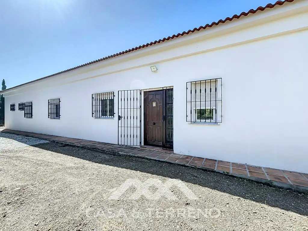 Vista exterior de Casa o xalet en venda en Vélez-Málaga amb Aire condicionat, Jardí privat i Terrassa