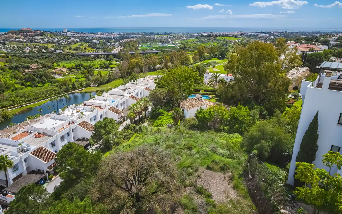 Terreny residencial en venda a Benahavís pueblo