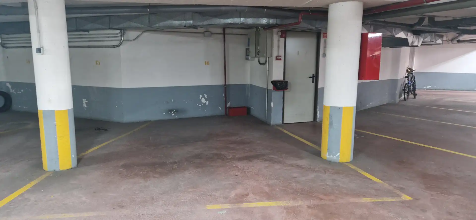 Einzelparkplatz mit Aufzug zur Miete in Rúa Pedralonga 95