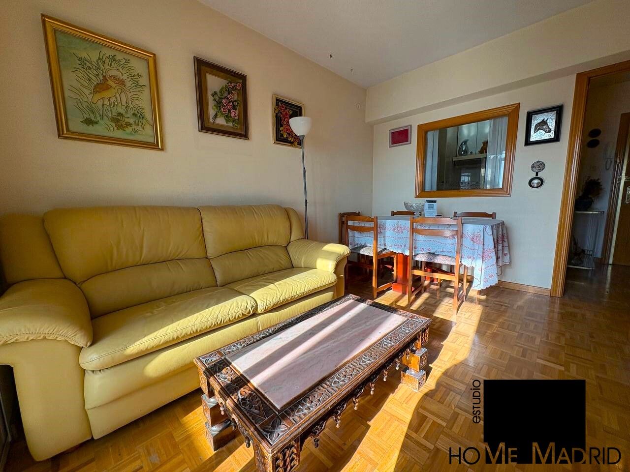 Sala de estar de Piso en venta en  Madrid Capital con Calefacción, Parquet y Terraza