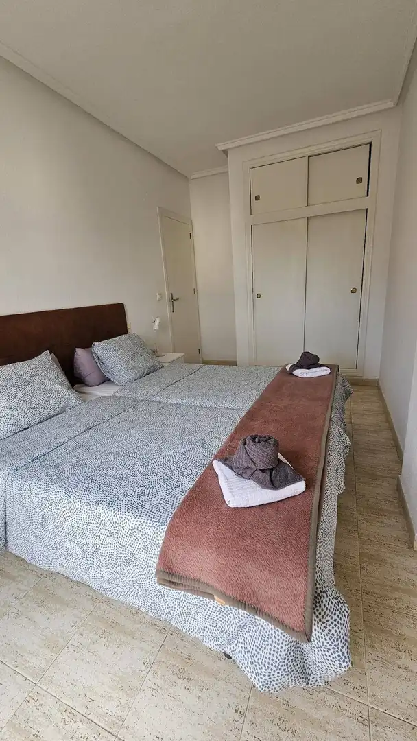 Habitación de Ático en venta en Torrevieja con Aire acondicionado, Jardín privado y Piscina