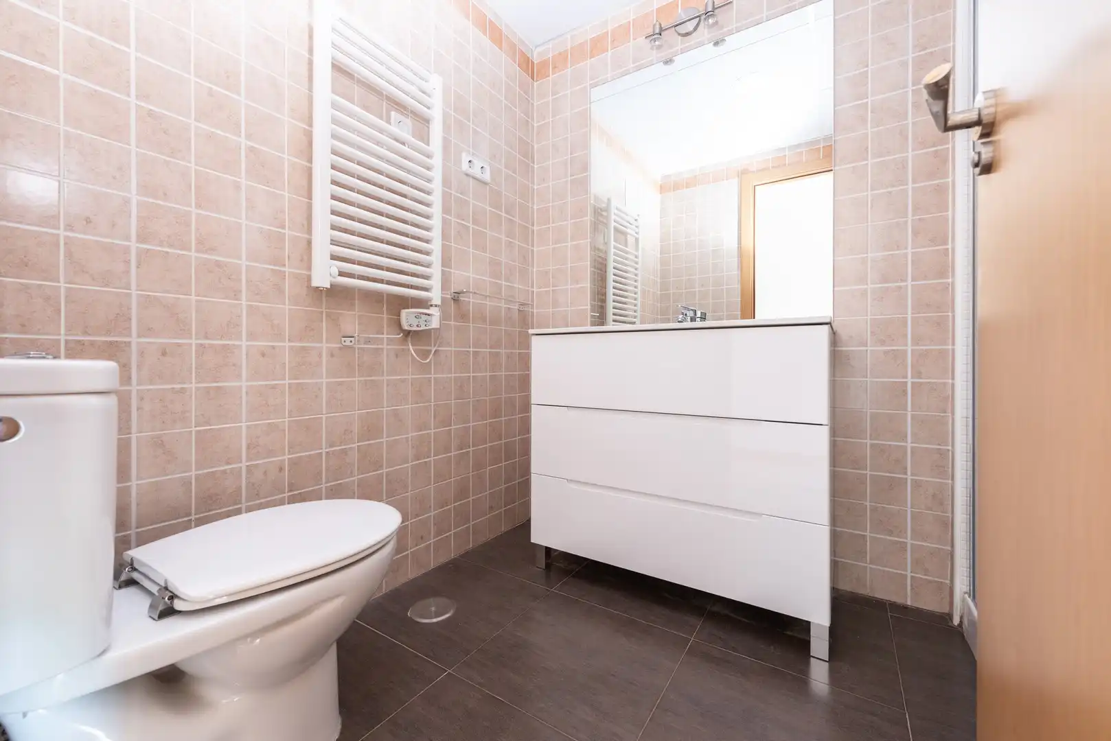 Badezimmer von Wohnung zur Miete in Madrid mit Abstellraum