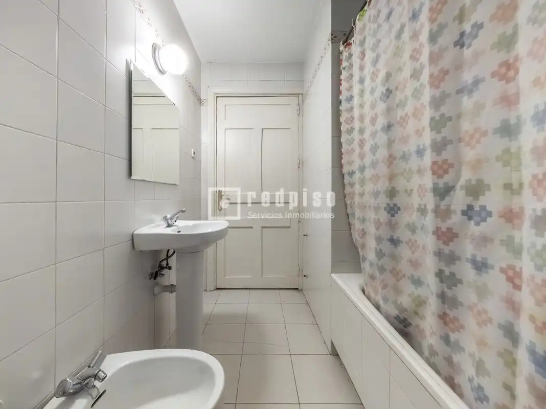 Baño de Piso en venta en Madrid con Aire acondicionado, Calefacción y Parquet
