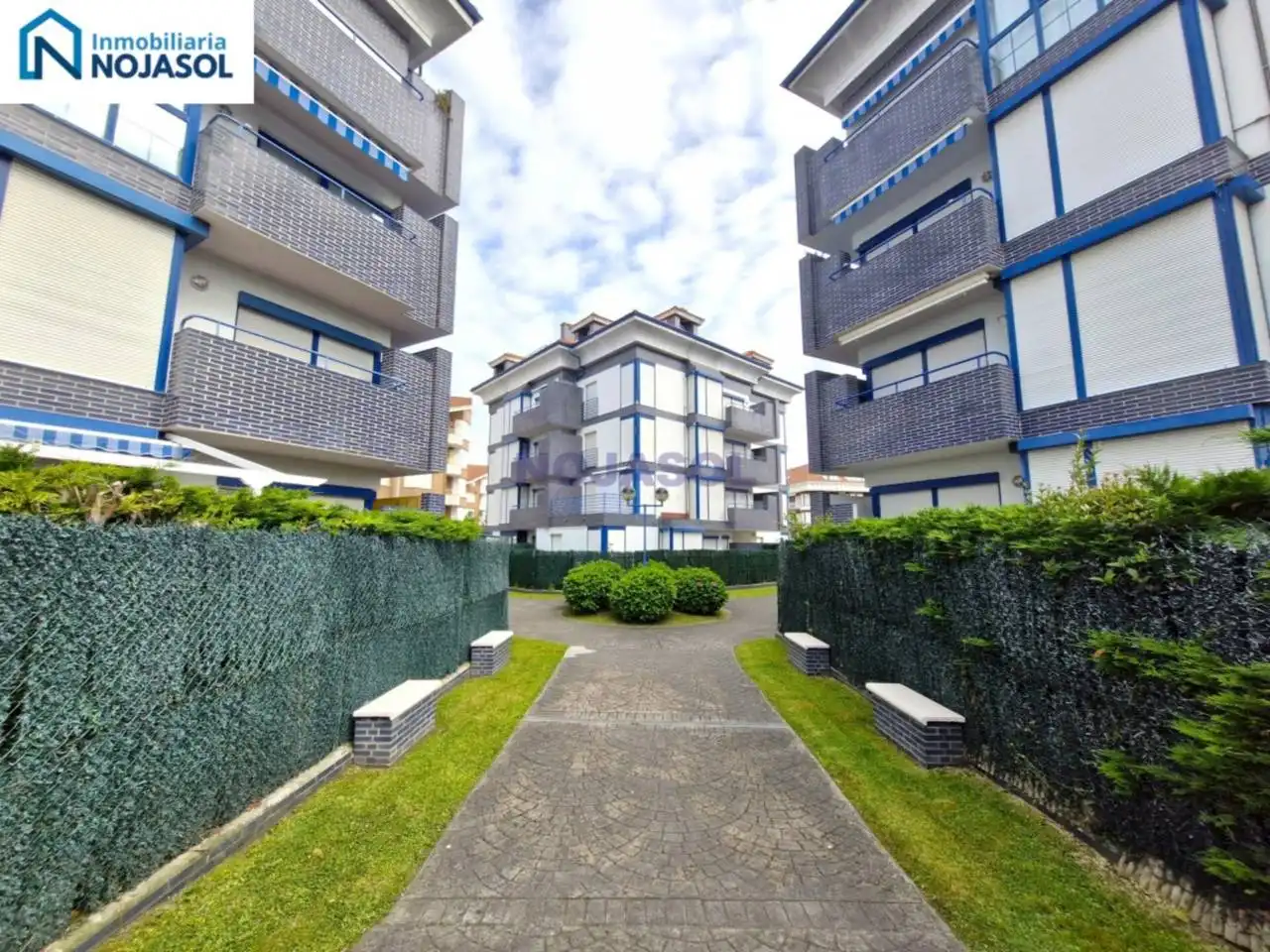 Vista exterior de Apartament en venda en Noja amb Calefacció, Terrassa i Traster
