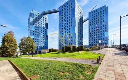 Vista exterior de Apartament en venda en Oviedo  amb Calefacció, Jardí privat i Traster