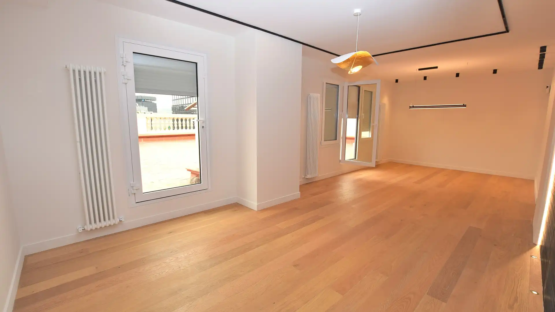 Vista exterior de Àtic en venda en Barcelona amb Aire condicionat, Calefacció i Parquet