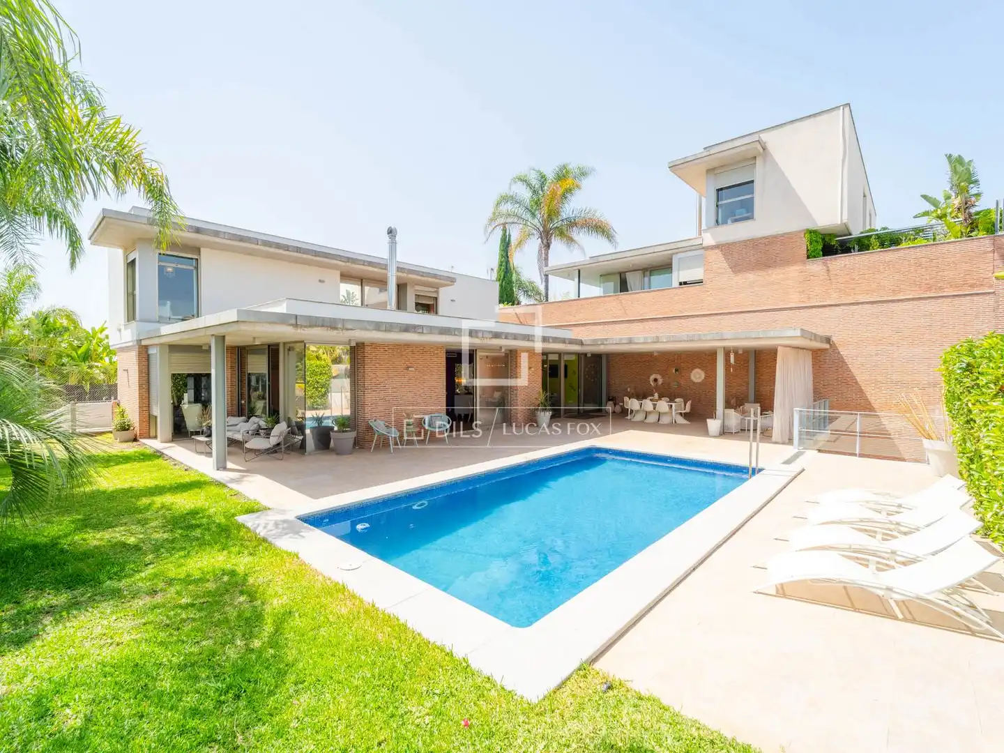 Vista exterior de Casa o xalet en venda en Bétera amb Aire condicionat, Jardí privat i Terrassa