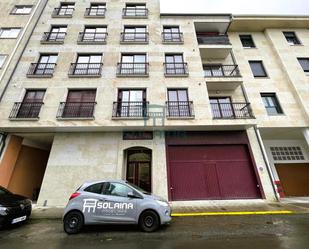 Vista exterior de Apartament en venda en O Carballiño   amb Calefacció