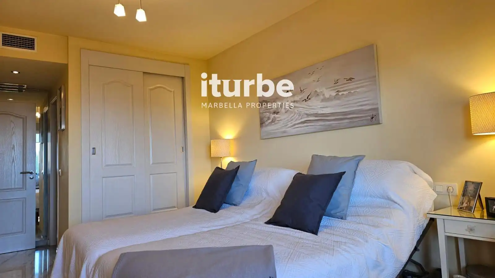 Habitación de Piso de alquiler en Marbella con Aire acondicionado, Terraza y Piscina