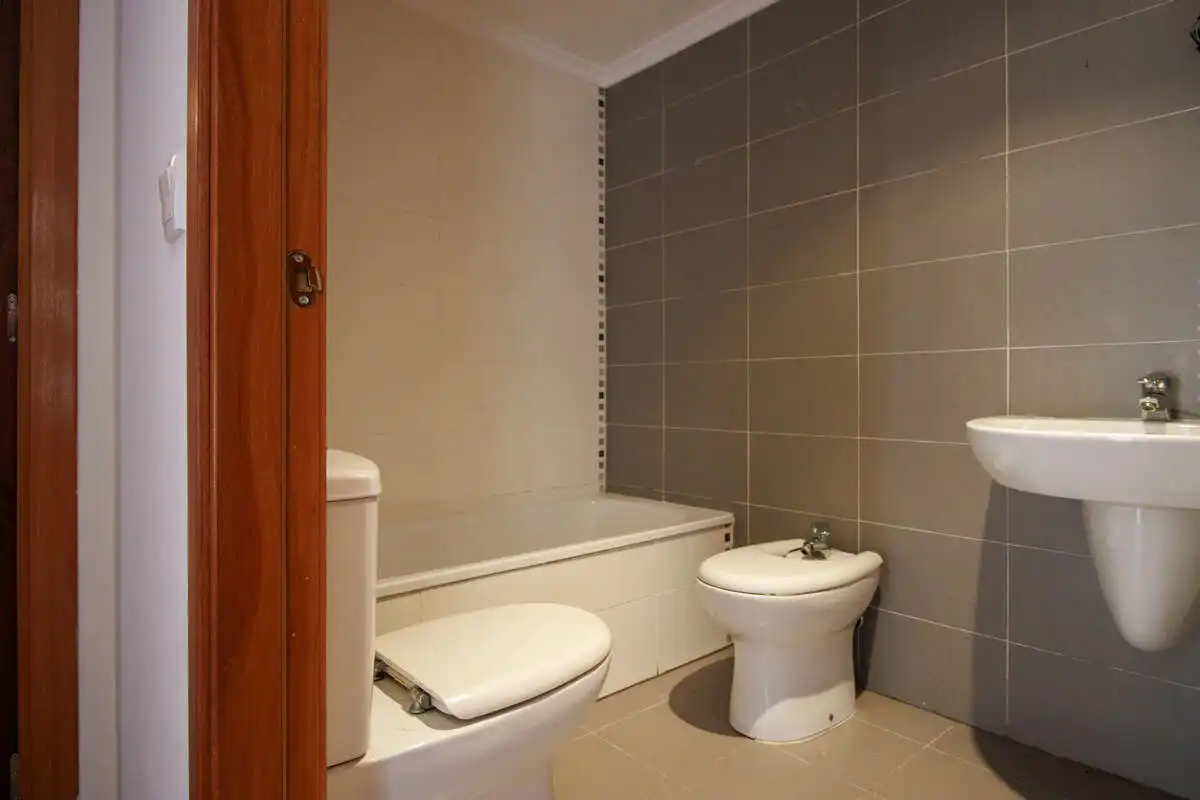 Baño de Piso de alquiler en Emperador con Balcón