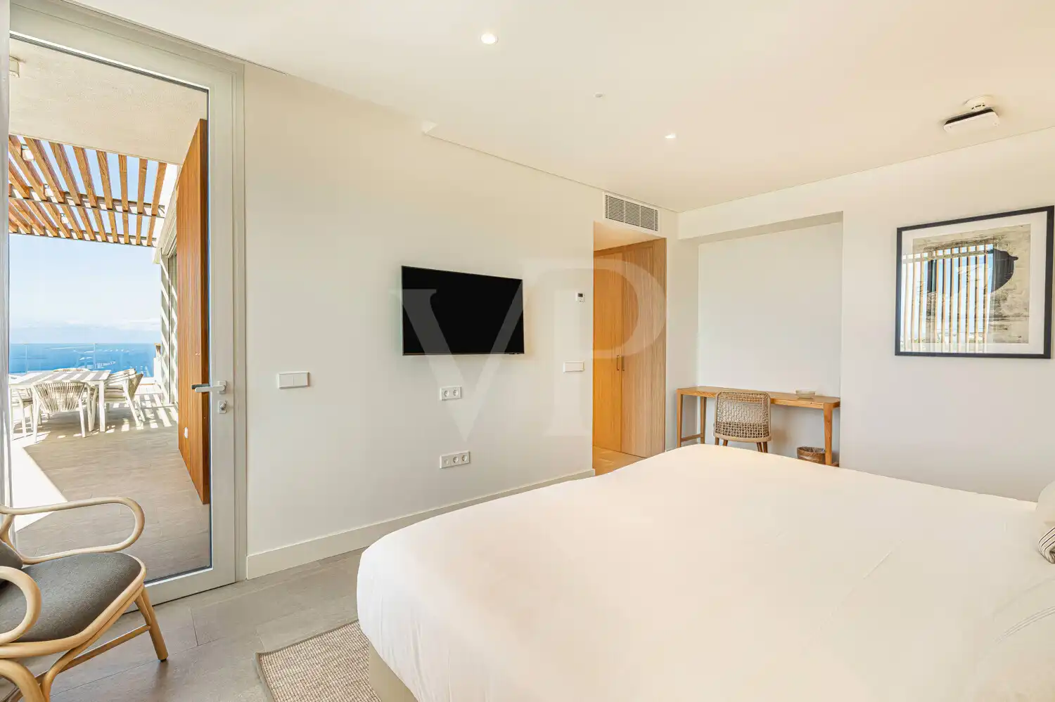 Schlafzimmer von Dachboden zum Verkauf in Guía de Isora mit Klimaanlage, Terrasse und Balkon