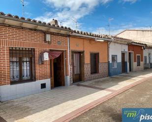 Exterior view of House or chalet for sale in Nava del Rey  with Terrace