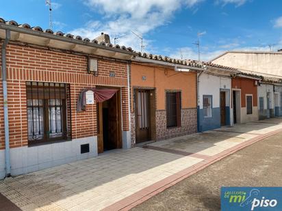 Exterior view of House or chalet for sale in Nava del Rey  with Private garden, Terrace and Storage room