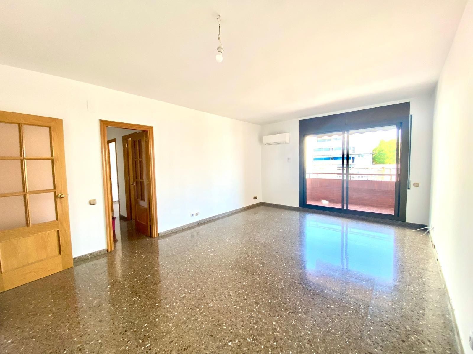 Sala d'estar de Pis en venda en Granollers amb Aire condicionat, Terrassa i Balcó
