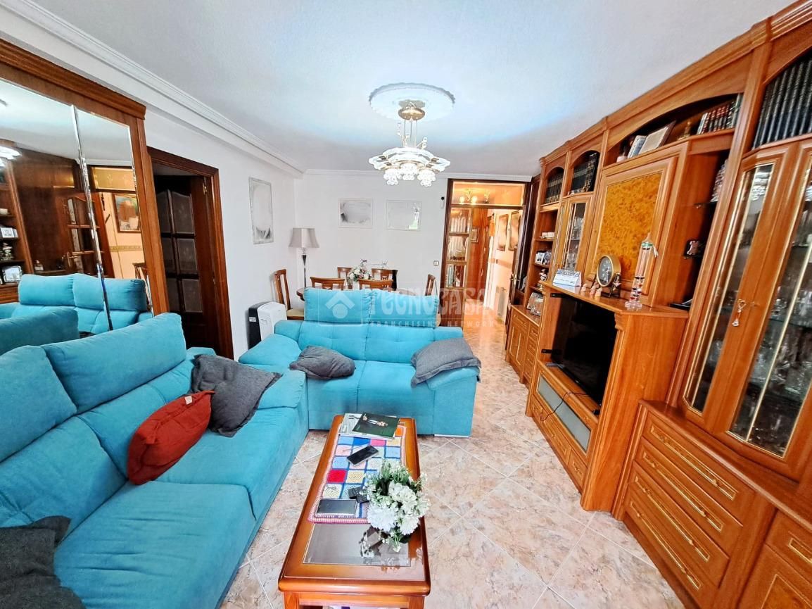 Living room of Flat for sale in Parla  with Heating, Terrace and Internet