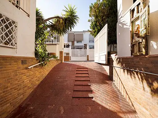 Habitatge amb jardí en venda a Avenida Luis Miranda Dávalos 4, imagen 2