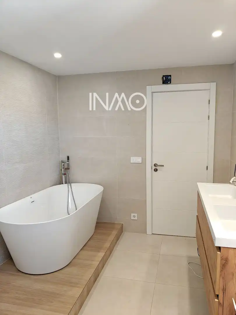 Badezimmer von Haus oder Chalet zur Miete in Rubí mit Klimaanlage, Heizung und Terrasse