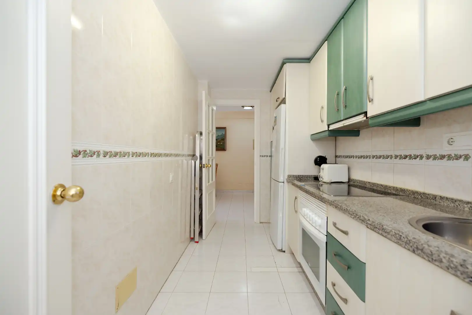 Kitchen of Flat for sale in Marbella  with Community pool