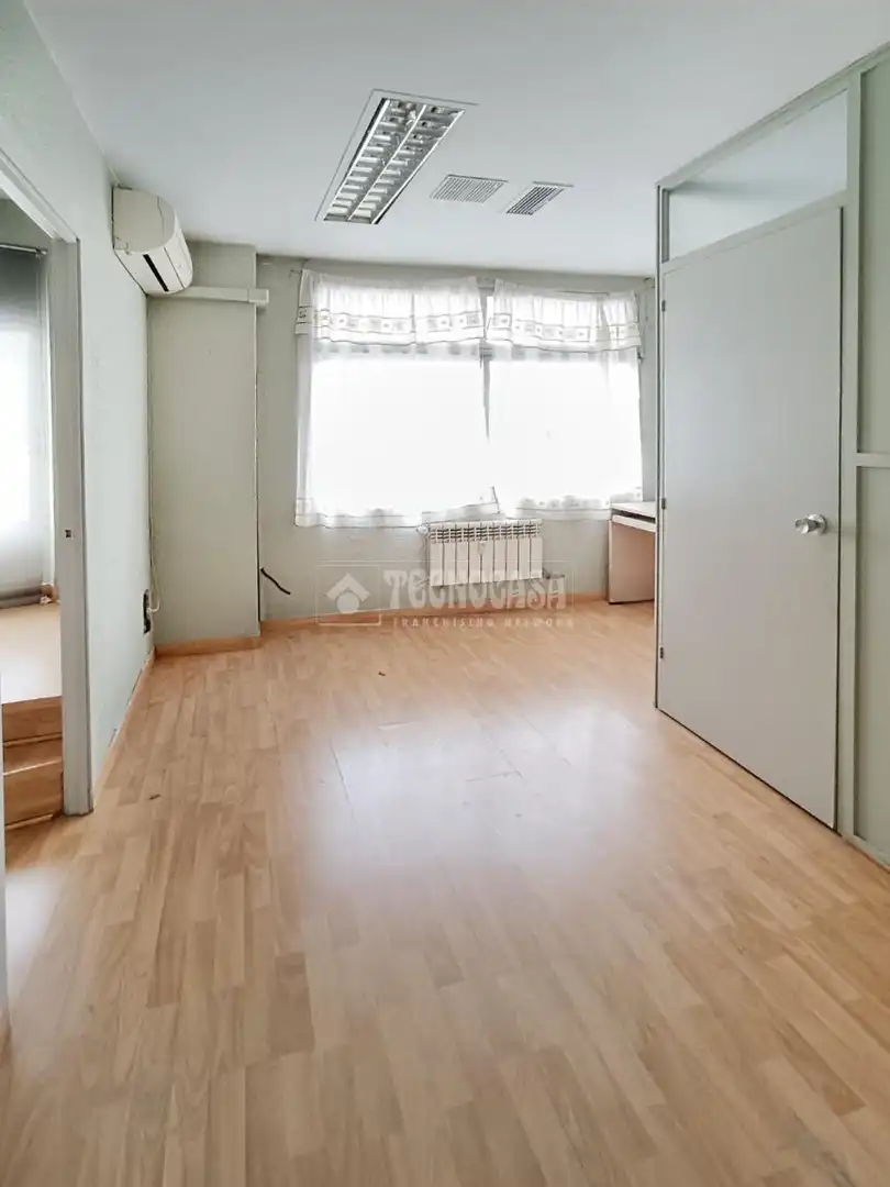 Schlafzimmer von Büro zum Verkauf in Zaragoza mit Heizung