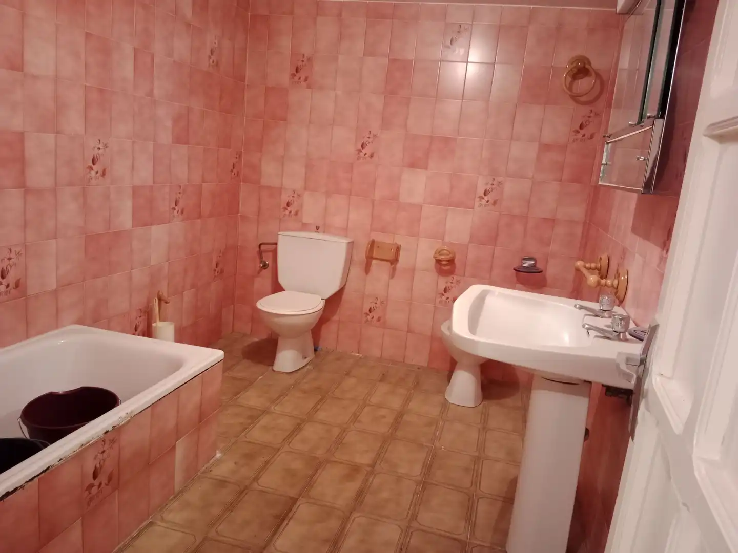 Badezimmer von Einfamilien-Reihenhaus zum Verkauf in Lahiguera mit Klimaanlage, Terrasse und Abstellraum