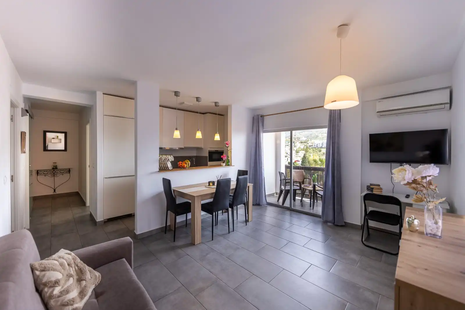 Menjador de Apartament en venda en Almuñécar amb Aire condicionat, Terrassa i Moblat