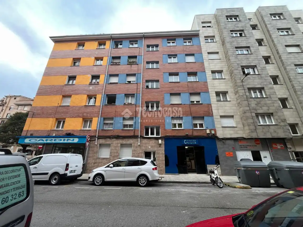 Vista exterior de Pis en venda en Gijón  amb Calefacció