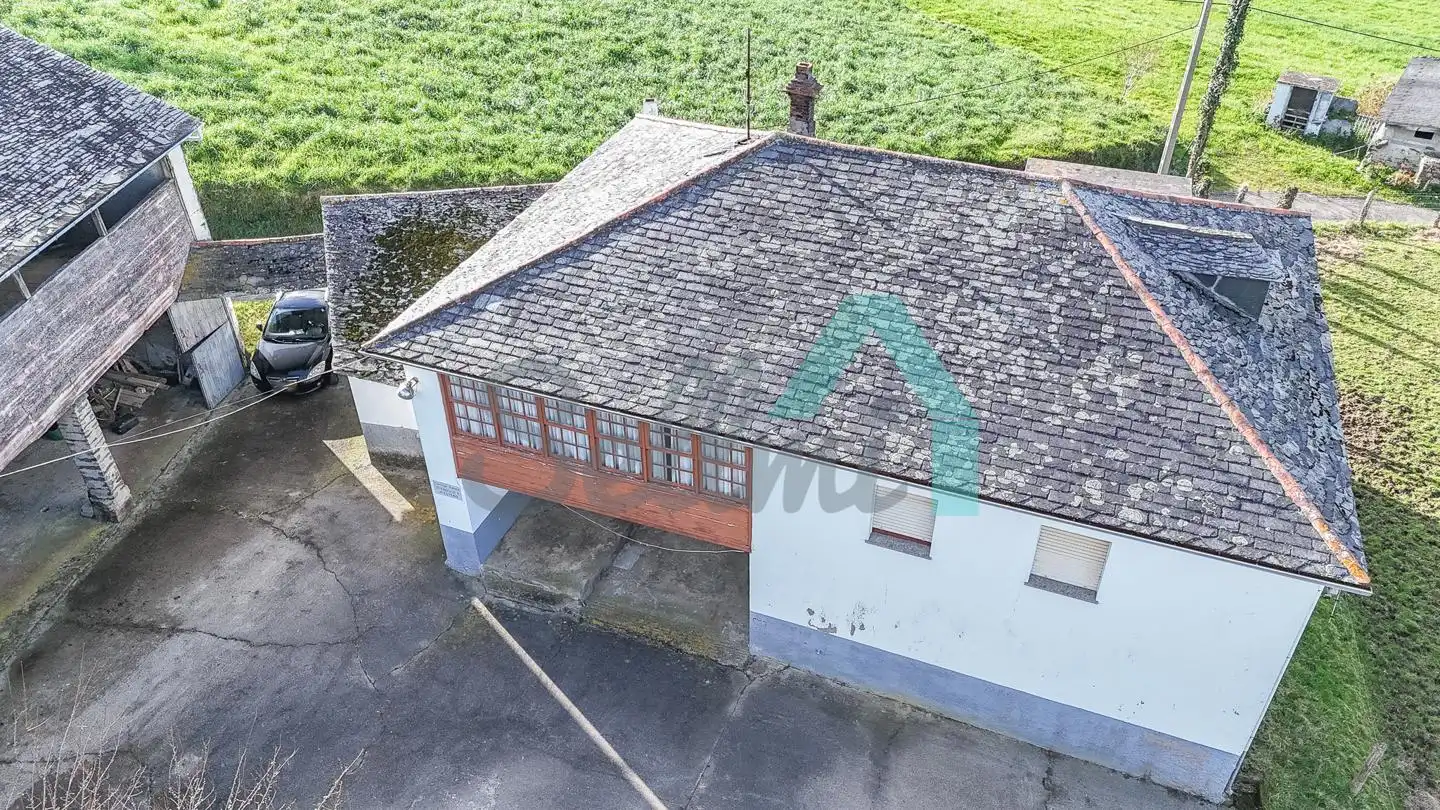 Exterior view of Houses for sale in Valdés - Luarca  with Private garden and Parquet flooring