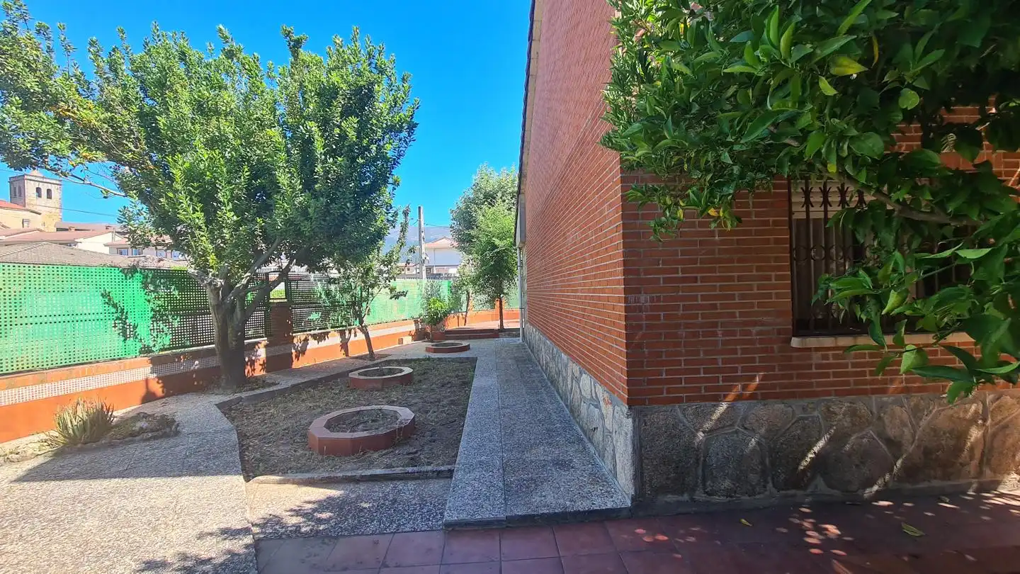 Garden of Houses for sale in La Adrada   with Private garden