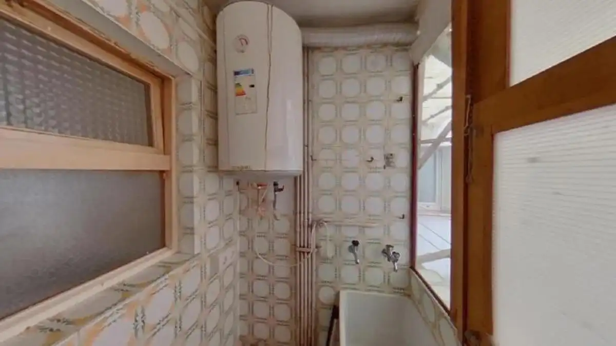 Bathroom of Apartments for sale in Salt  with Balcony