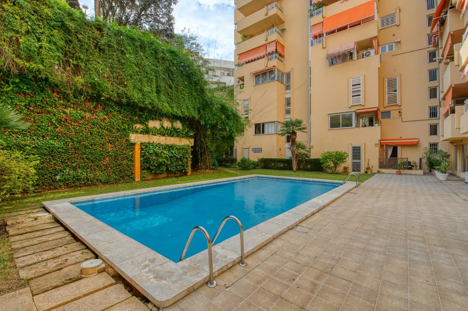 Piscina de Dúplex en venta en  Palma de Mallorca con Aire acondicionado, Calefacción y Jardín privado