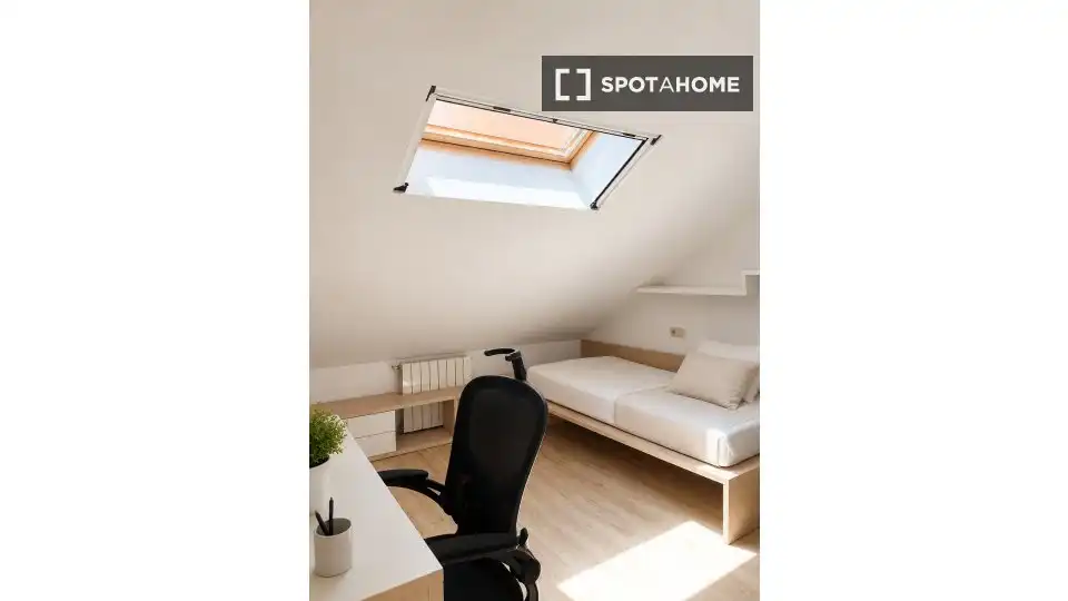 Bedroom of Flat for rent in Valencia  with Air Conditioner, Heating and Furnished