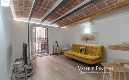Living room of Flat for sale in  Barcelona Capital  with Air Conditioner, Heating and Balcony