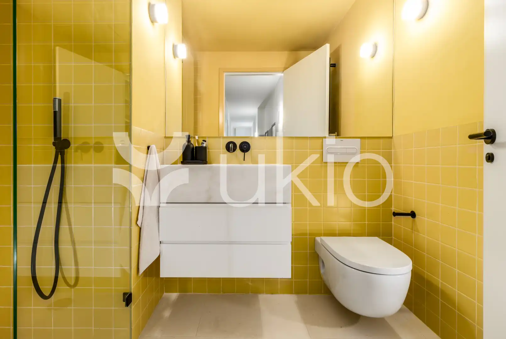 Bany de Apartament de lloguer en Madrid amb Aire condicionat, Calefacció i Moblat