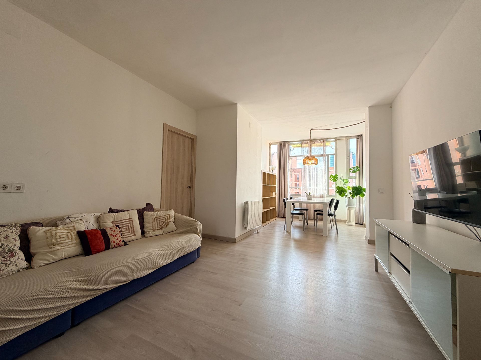 Living room of Flat for sale in  Barcelona Capital  with Heating