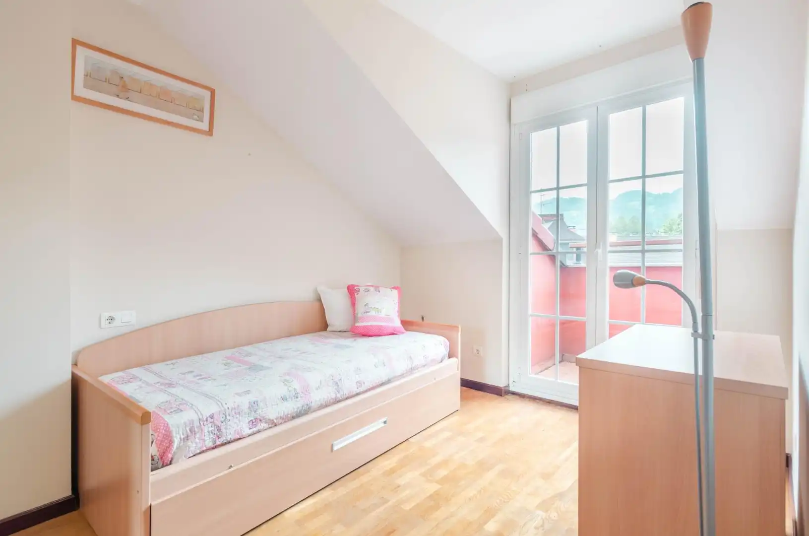 Habitación de Piso en venta en Mieres (Asturias) con Calefacción, Amueblado y Balcón